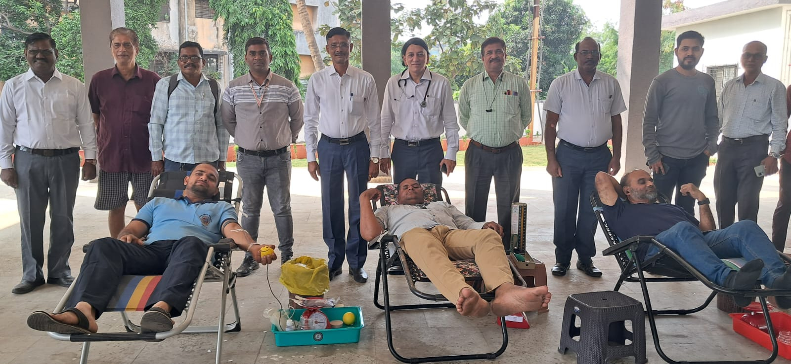 केडीएमसी अग्निशमन दलातर्फे आयोजित रक्तदान शिबिराला उत्स्फूर्त प्रतिसाद